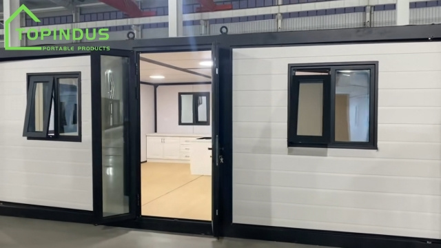 Nhà container có thể mở rộng với thiết kế mái bằng