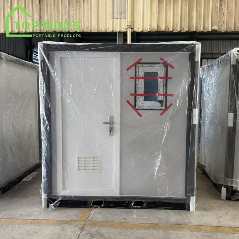 Nhà vệ sinh di động dạng container nhỏ, được thiết kế riêng cho khách hàng Úc.