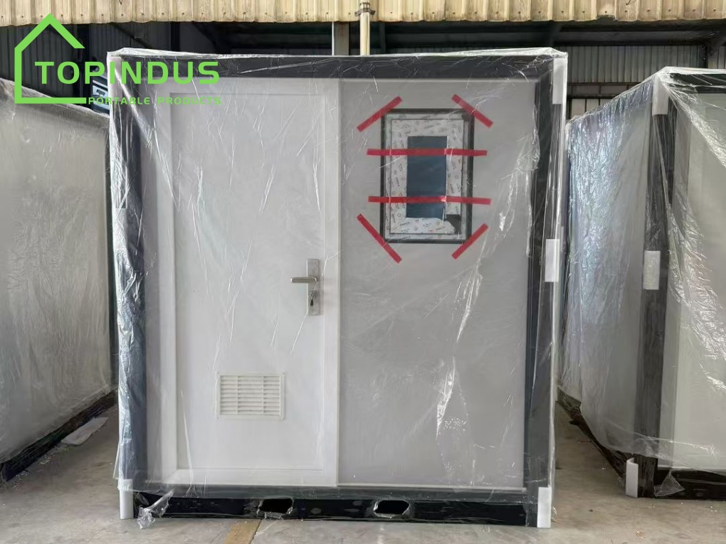 Nhà vệ sinh di động dạng container nhỏ, được thiết kế riêng cho khách hàng Úc.