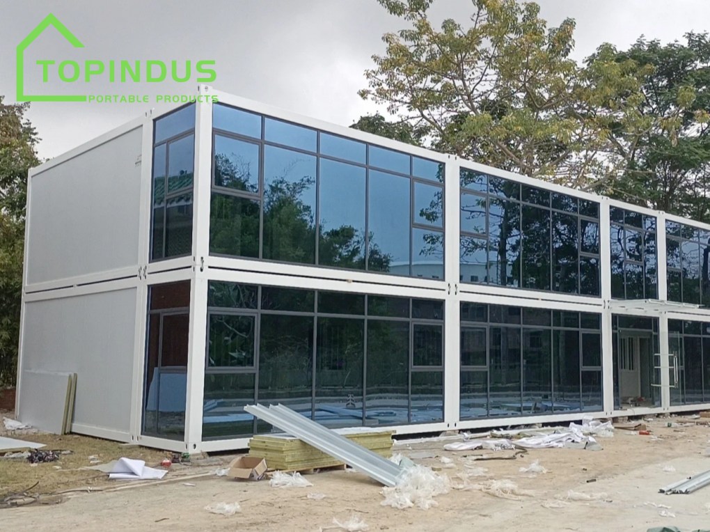 Nhà container hai tầng lắp ghép sẵn dùng làm văn phòng tại Malaysia