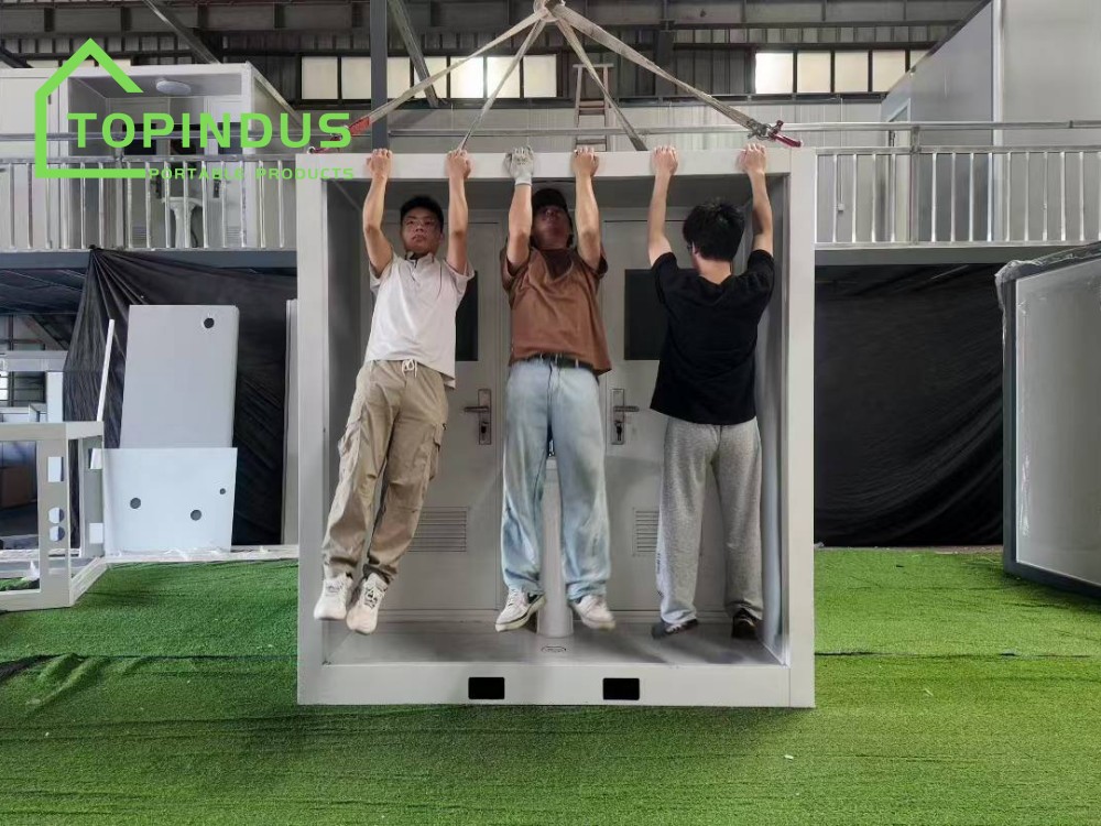 Nhà vệ sinh di động kết cấu thép TOPINDUS vượt qua thử nghiệm chịu tải thực tế.